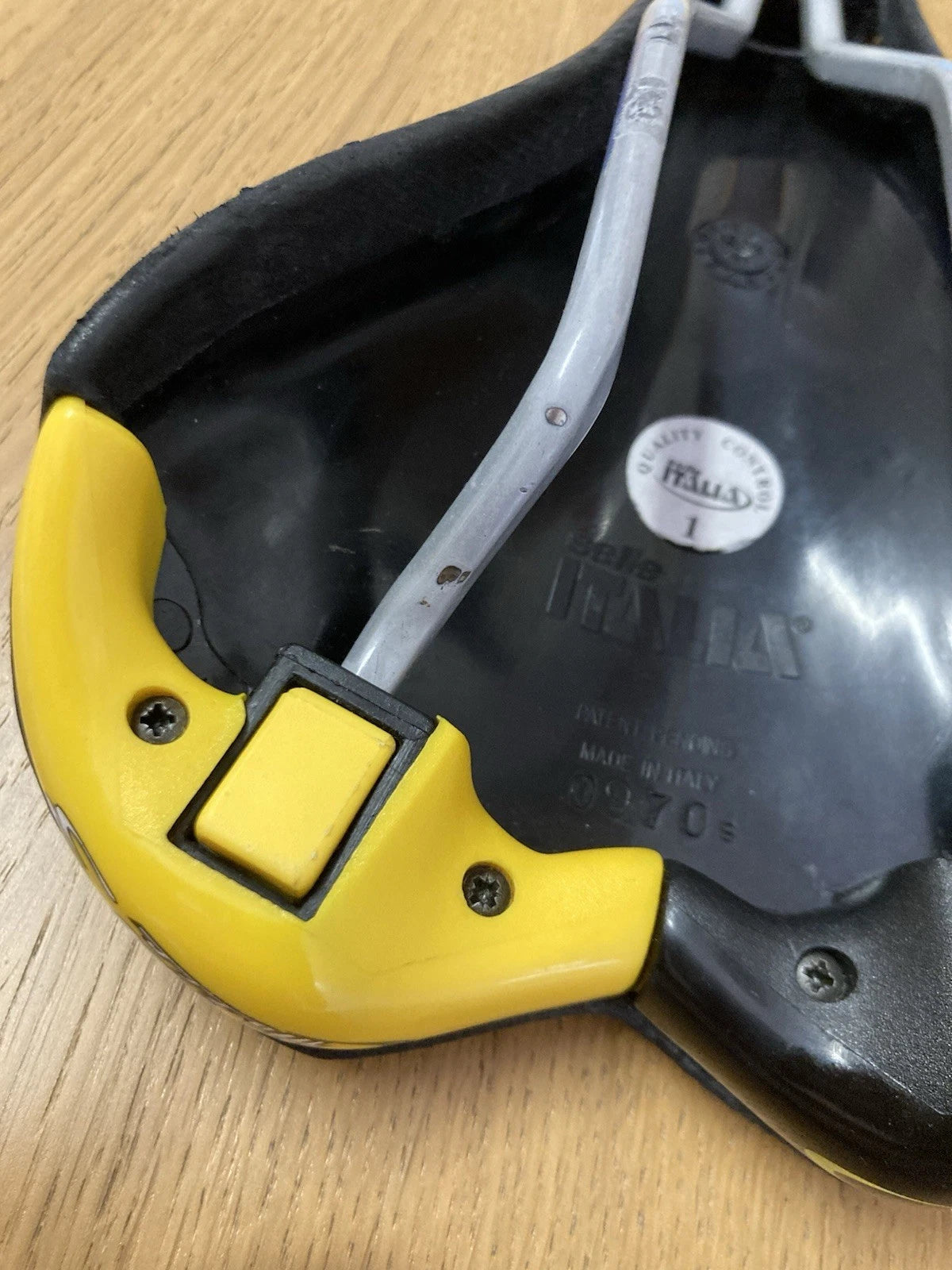 Selle Italia Turbo Matic 3, del 1999. Tomaia in pelle.