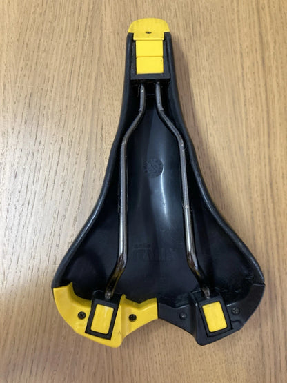 Selle Italia Turbo Matic del 1990. Tomaia in pelle.