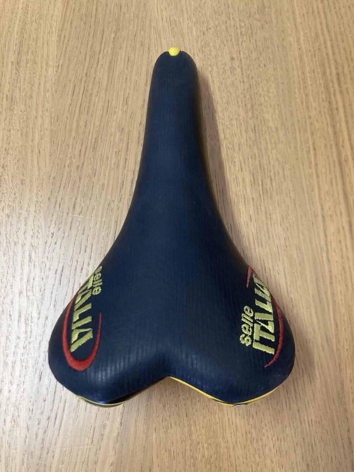 Selle Italia Turbo Matic 3, del 1999. Tomaia in pelle.