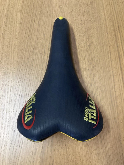 Selle Italia Turbo Matic 3, del 1999. Tomaia in pelle.