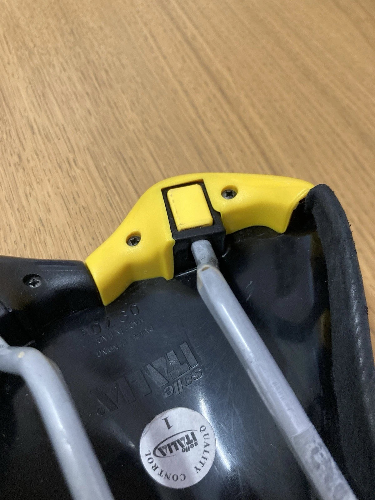 Selle Italia Turbo Matic 3, del 1999. Tomaia in pelle.