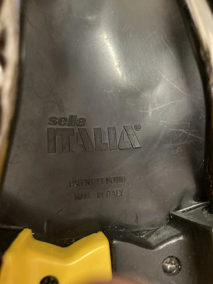 Selle Italia Turbo Matic del 1990. Tomaia in pelle.