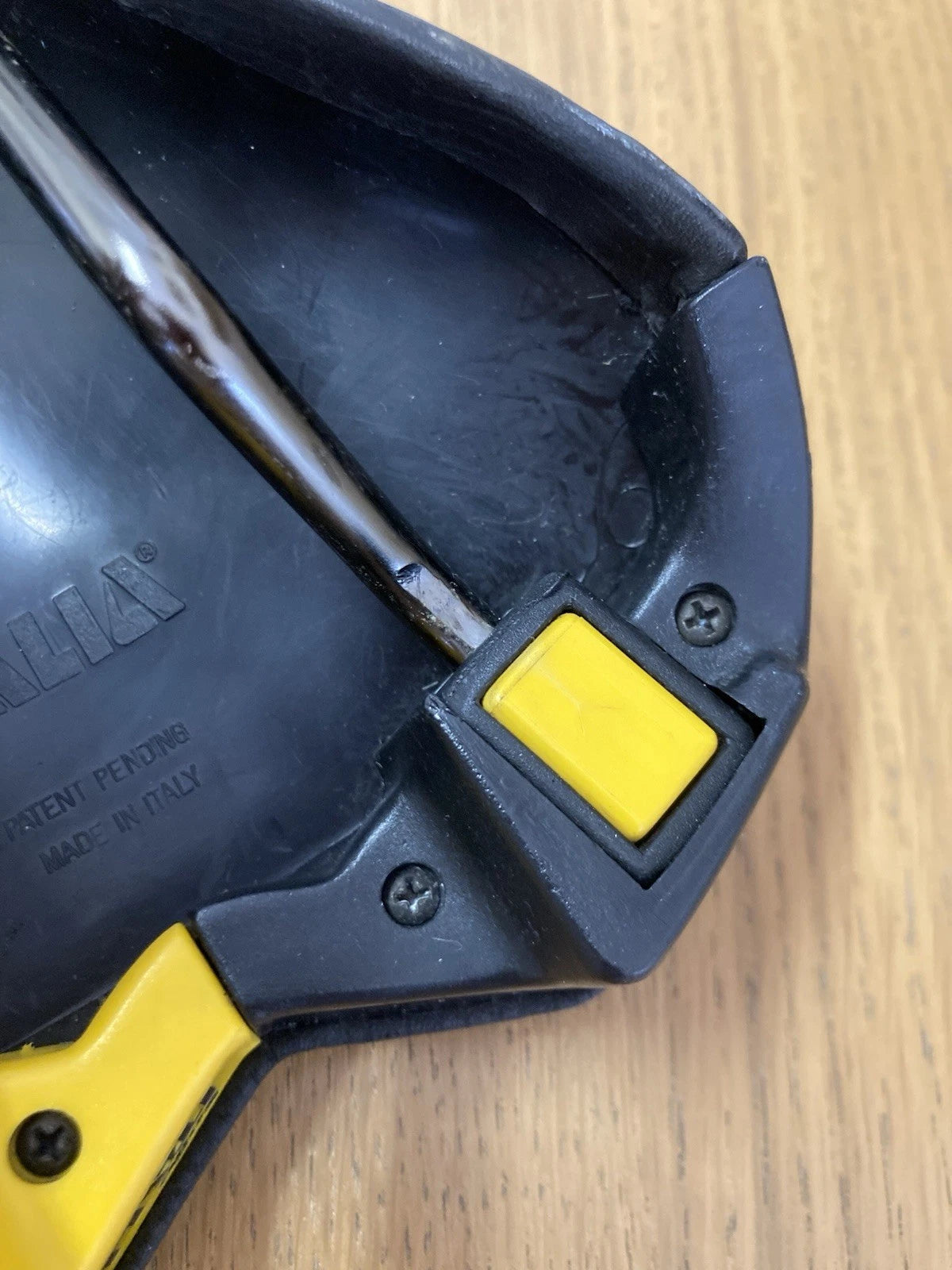 Selle Italia Turbo Matic del 1990. Tomaia in pelle.