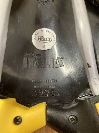 Selle Italia Turbo Matic 3, del 1999. Tomaia in pelle.