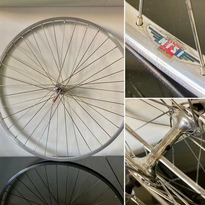 Ruota anteriore corsa, mozzo Campagnolo Record, cerchio Nisi tubolare.