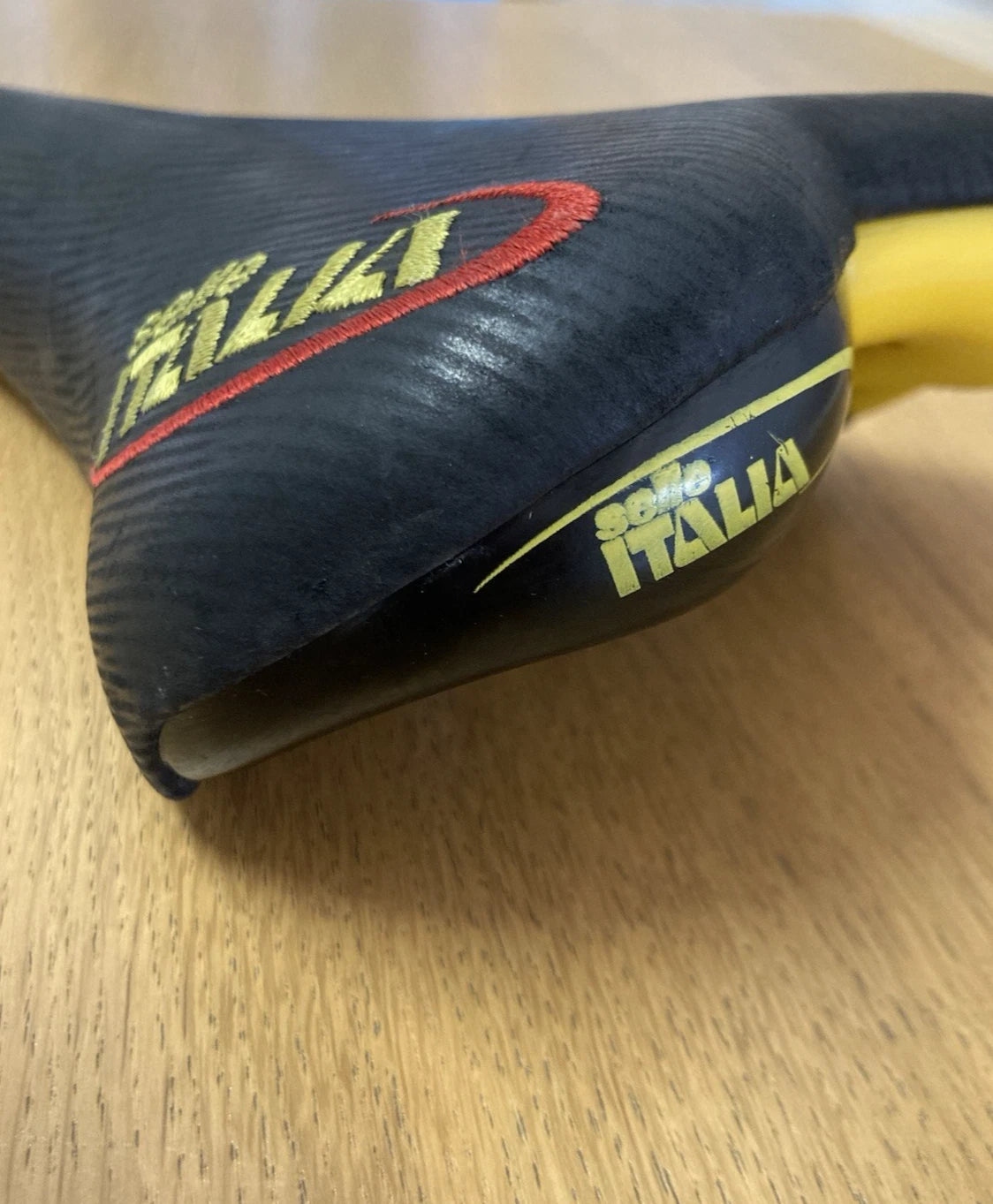 Selle Italia Turbo Matic 3, del 1999. Tomaia in pelle.