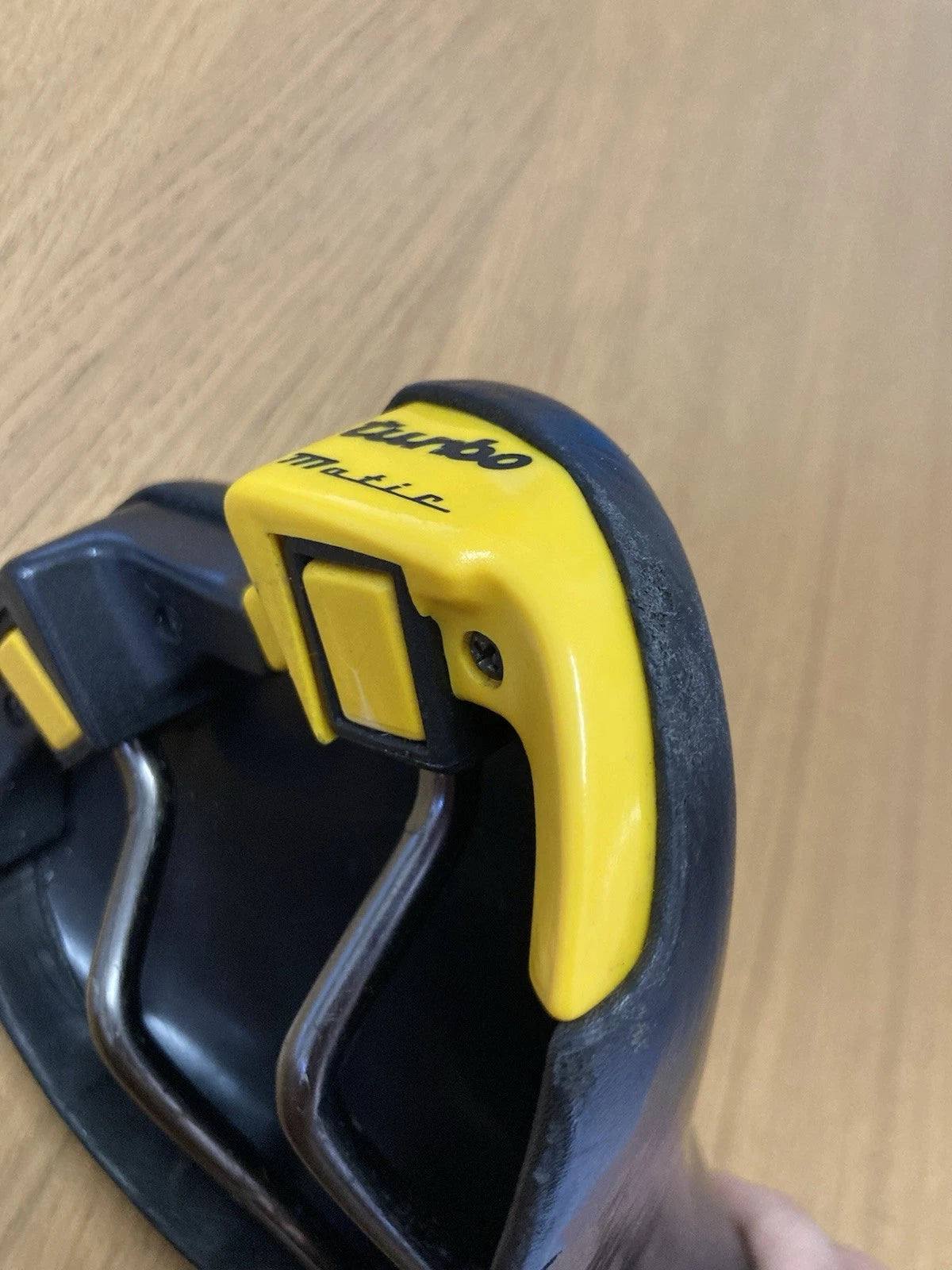 Selle Italia Turbo Matic del 1990. Tomaia in pelle.