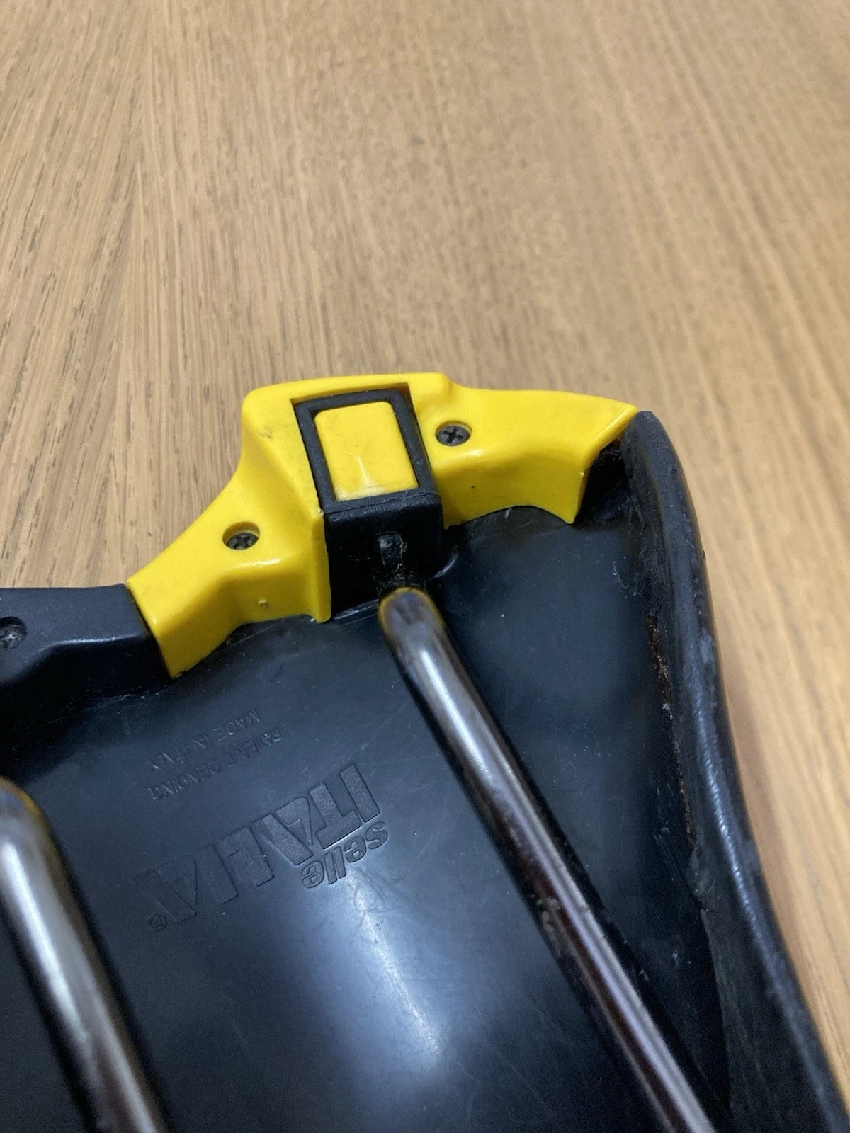 Selle Italia Turbo Matic del 1990. Tomaia in pelle.