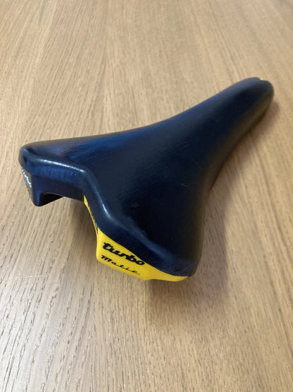 Selle Italia Turbo Matic del 1990. Tomaia in pelle.