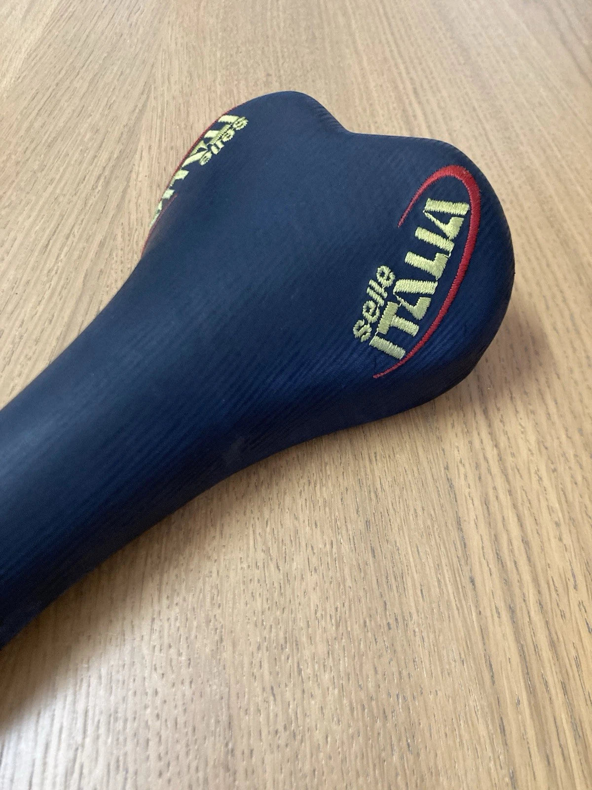 Selle Italia Turbo Matic 3, del 1999. Tomaia in pelle.