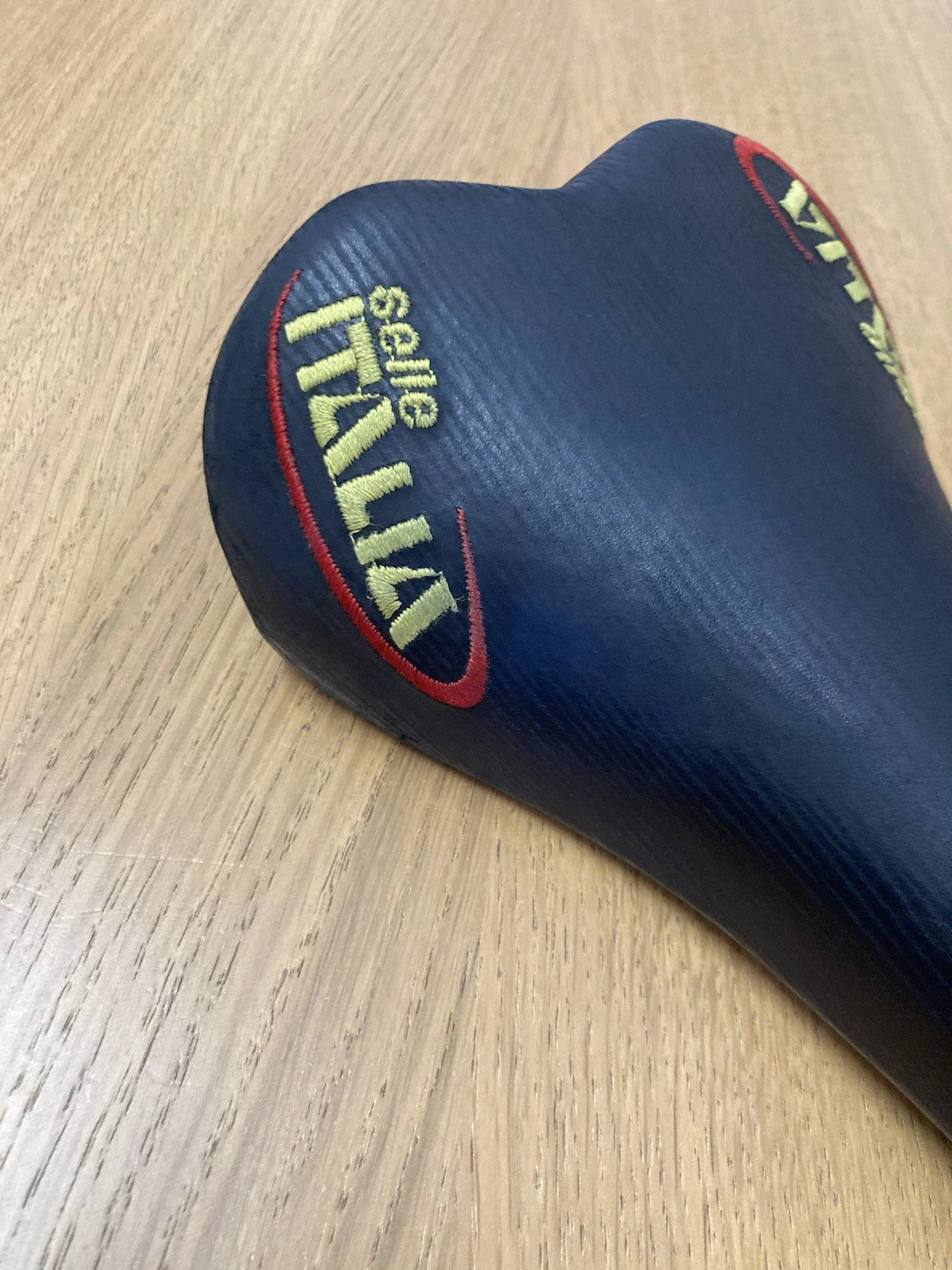 Selle Italia Turbo Matic 3, del 1999. Tomaia in pelle.