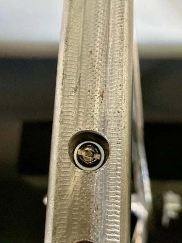 Ruota anteriore corsa, mozzo Campagnolo Record, cerchio Nisi tubolare.