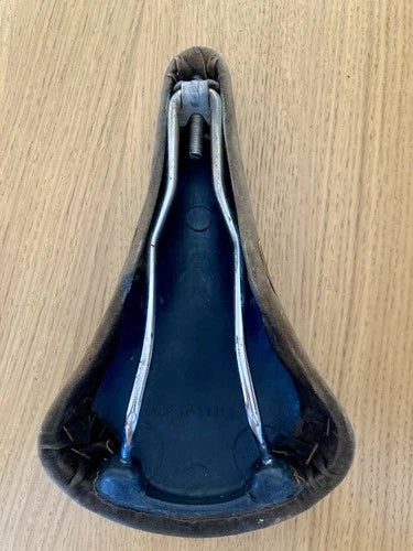 Sella in pelle scamosciata "Professional" anni '60, made in Italy.