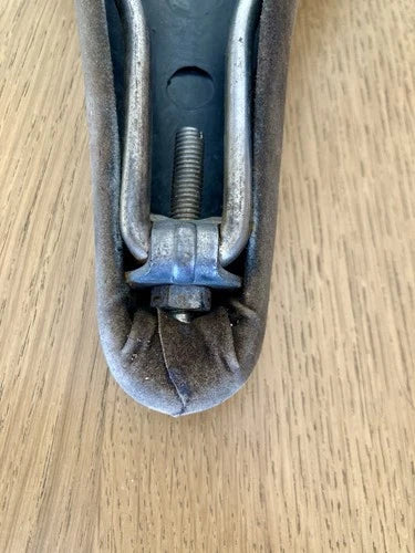 Sella in pelle scamosciata "Professional" anni '60, made in Italy.