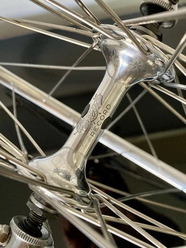 Ruota anteriore corsa, mozzo Campagnolo Record, cerchio Ambrosio 19 Extra copertoncino.