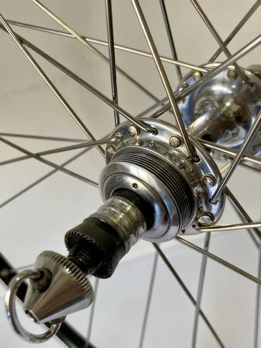 Ruota posteriore Campagnolo Record Ambrosio Montreal tubolare.