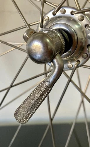 Ruota anteriore corsa, mozzo Campagnolo Record, cerchio Ambrosio 19 Extra copertoncino.