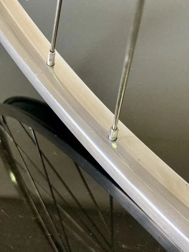 Ruota anteriore corsa, mozzo Campagnolo Record, cerchio Ambrosio 19 Extra copertoncino.