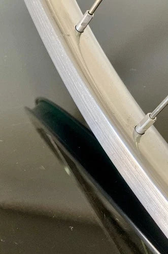 Ruota anteriore corsa, mozzo Campagnolo Record, cerchio Ambrosio 19 Extra copertoncino.